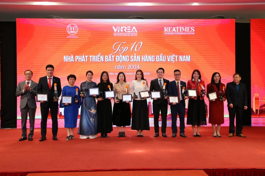 CaraWorld and KN Cam Ranh Score a Hat Trick at the 2024–2025 Leading Real Estate Brand Awards 4 anh 4 17399728199351674658231
