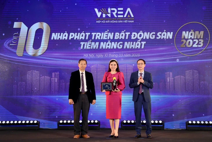 CaraWorld Cam Ranh được vinh danh trong Top 10 dự án nổi bật, hấp dẫn nhất thị trường bất động sản 3 photo 1735308309812 1735308315079264009874