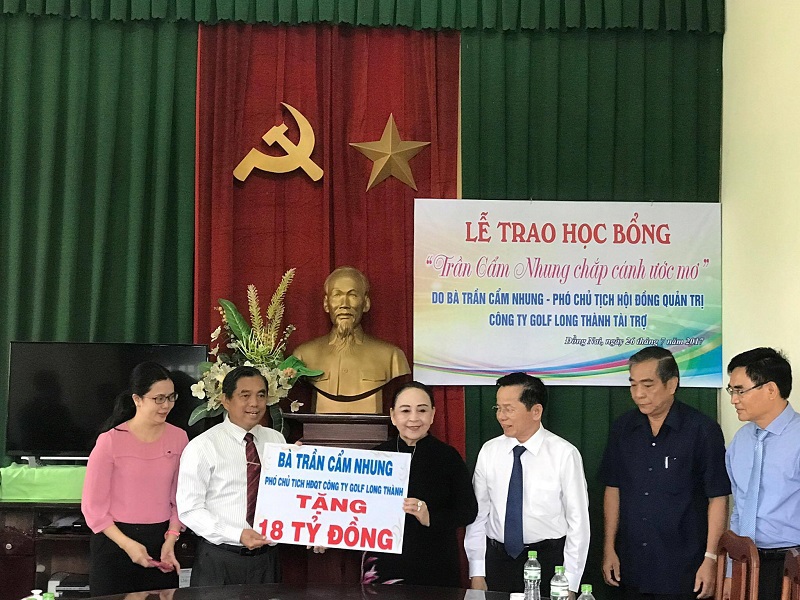 Công ty Golf Long Thành trao học bổng 18 tỷ đồng cho con cháu liệt sỹ 1 2 UULQ 1