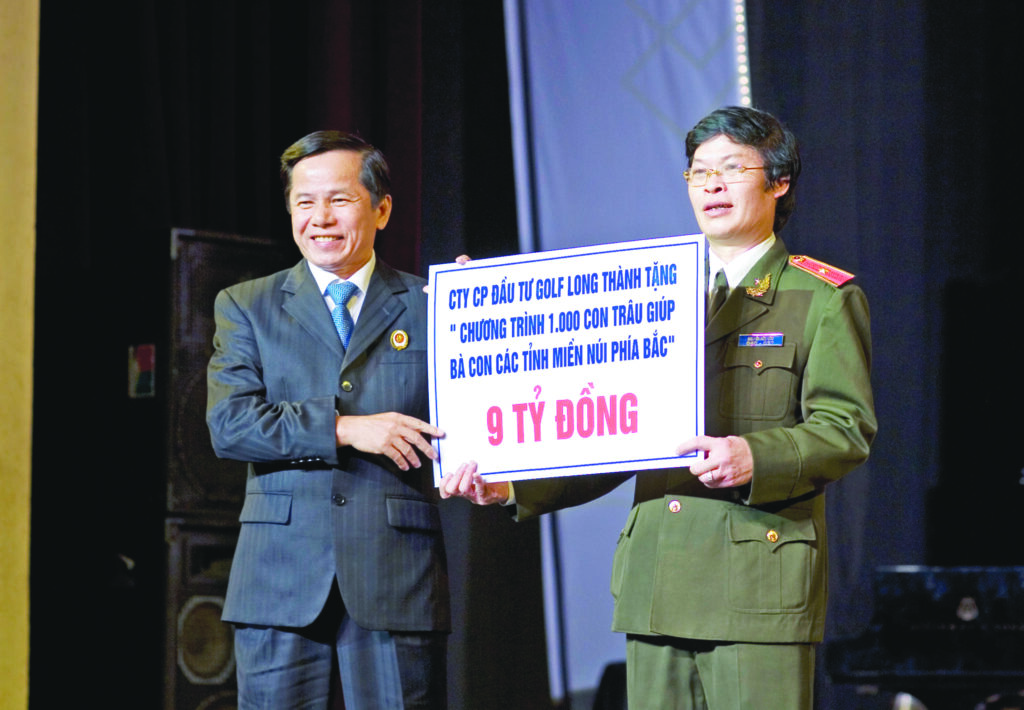 Trách nhiệm xã hội 2 4. Ung ho 1000 con trau voi cho ba con tinh mien nui phia Bac ngay 16 03 2008