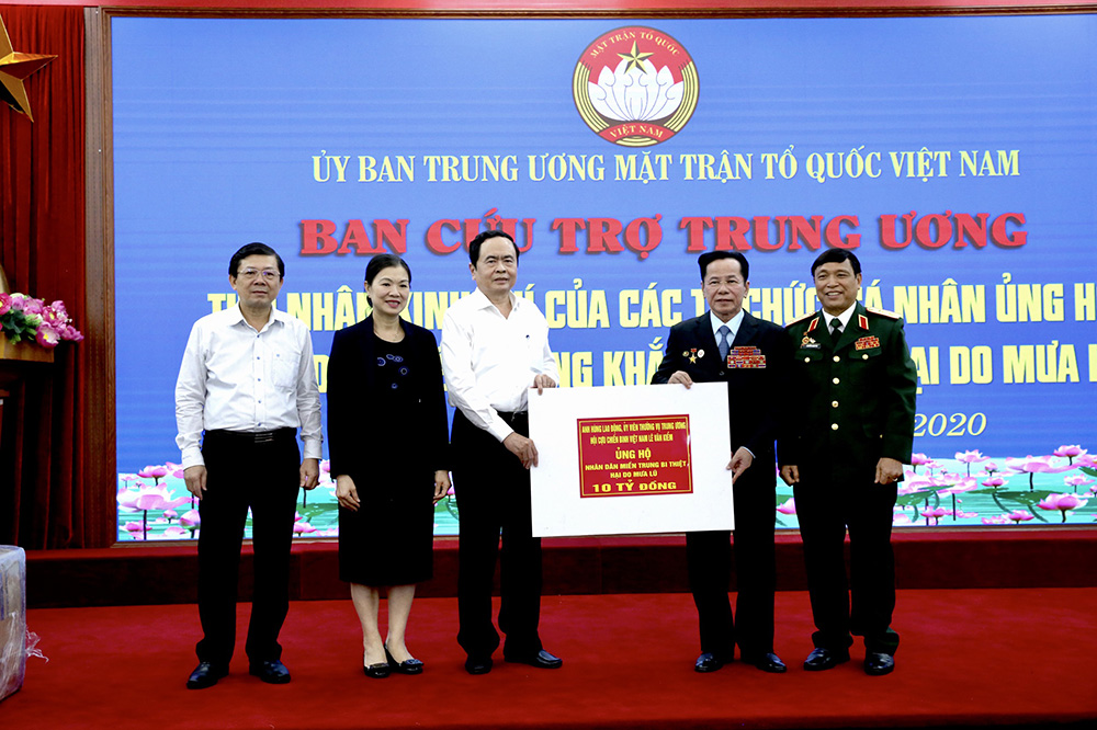 Cựu chiến binh, Anh hùng lao động Lê Văn Kiểm ủng hộ 31,8 tỉ đồng 4 d03761d91f03e15db812 HIVD