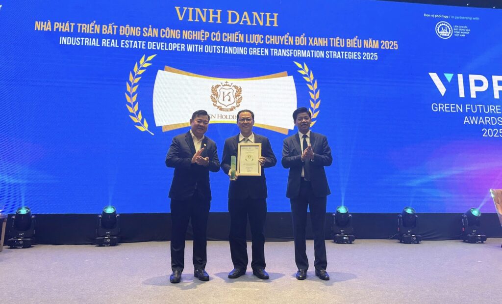 KN HOLDINGS ĐƯỢC VINH DANH “NHÀ PHÁT TRIỂN BẤT ĐỘNG SẢN CÔNG NGHIỆP CÓ CHIẾN LƯỢC CHUYỂN ĐỔI XANH TIÊU BIỂU 2025” 3 THUMB