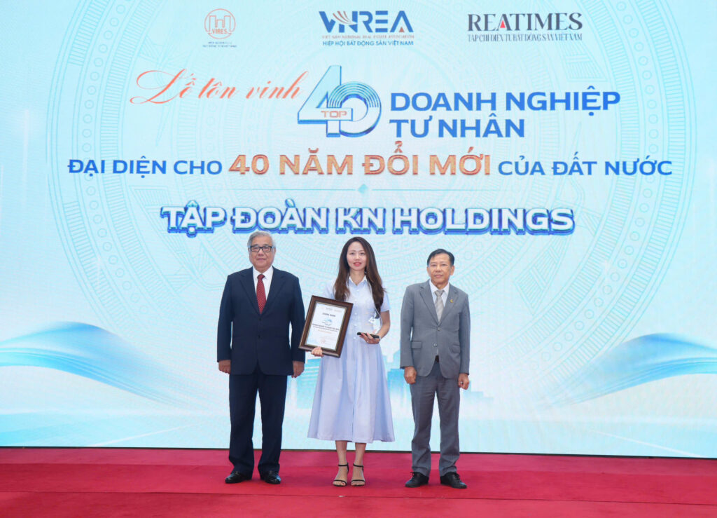 KN HOLDINGS ĐƯỢC VINH DANH TOP 40 DOANH NGHIỆP TƯ NHÂN TIÊU BIỂU 1 anh