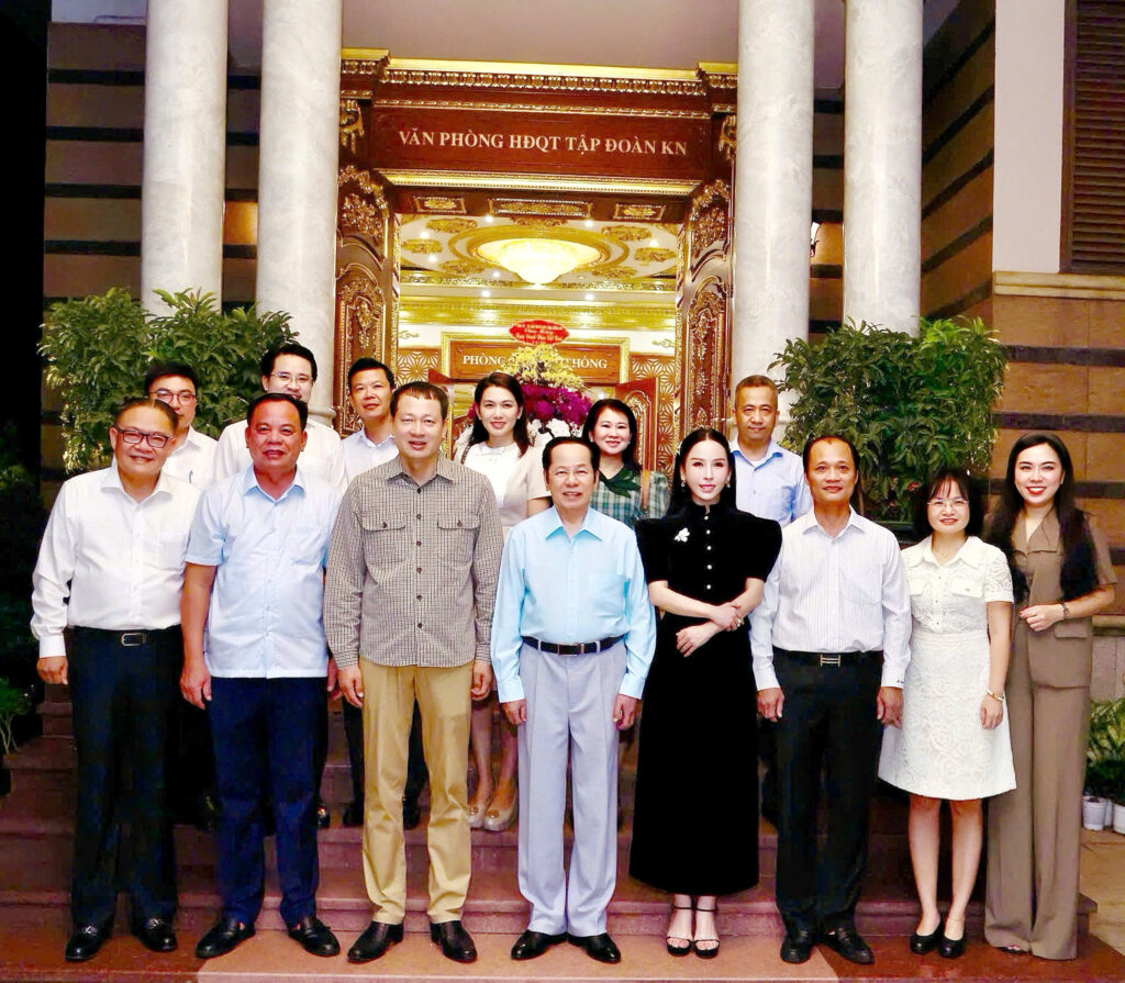 LAN TỎA TINH THẦN DOANH NHÂN: BỀN BỈ CỐNG HIẾN VÌ SỰ PHÁT TRIỂN BỀN VỮNG 1 anh 2