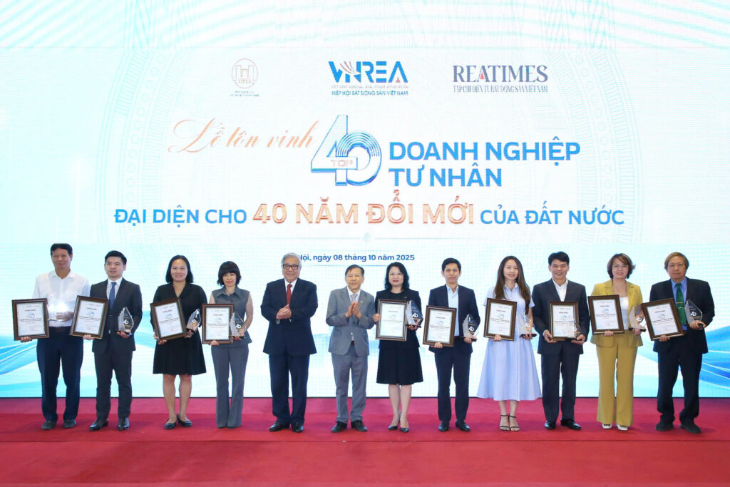 KN HOLDINGS ĐƯỢC VINH DANH TOP 40 DOANH NGHIỆP TƯ NHÂN TIÊU BIỂU 8 anh chung