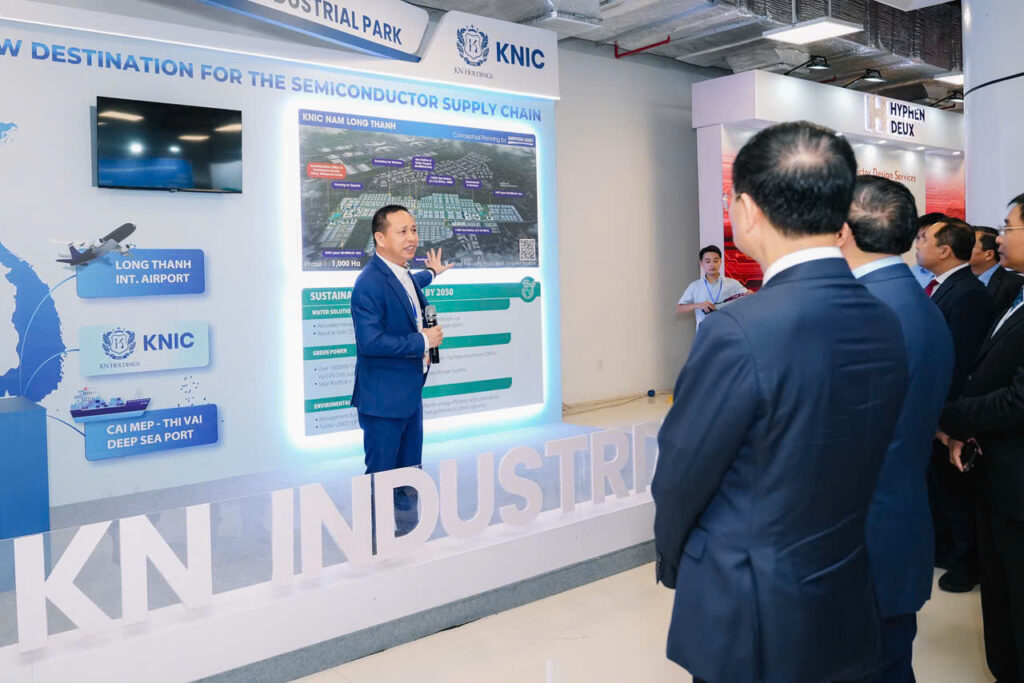 KN Holdings tạo dấu ấn tại Triển lãm quốc tế Đổi mới sáng tạo Việt Nam 2025 1 z7072952126870 d58a8b252636edba6e7fed2e19a65ba8