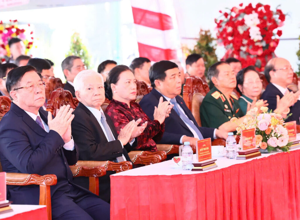 PHÓ CHỦ TỊCH TẬP ĐOÀN KN HOLINGS LÊ NỮ THÙY DƯƠNG ĐƯỢC PHONG TẶNG DANH HIỆU ANH HÙNG LAO ĐỘNG 1 anh 1