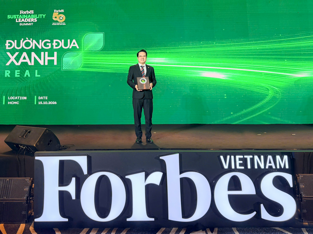 2.Ong Nguyen Tuan Anh Pho Tong Giam doc KN Holdings dai dien Tap doan nhan giai Top 50 Doanh nghiep dan dau ESG Viet Nam 2026