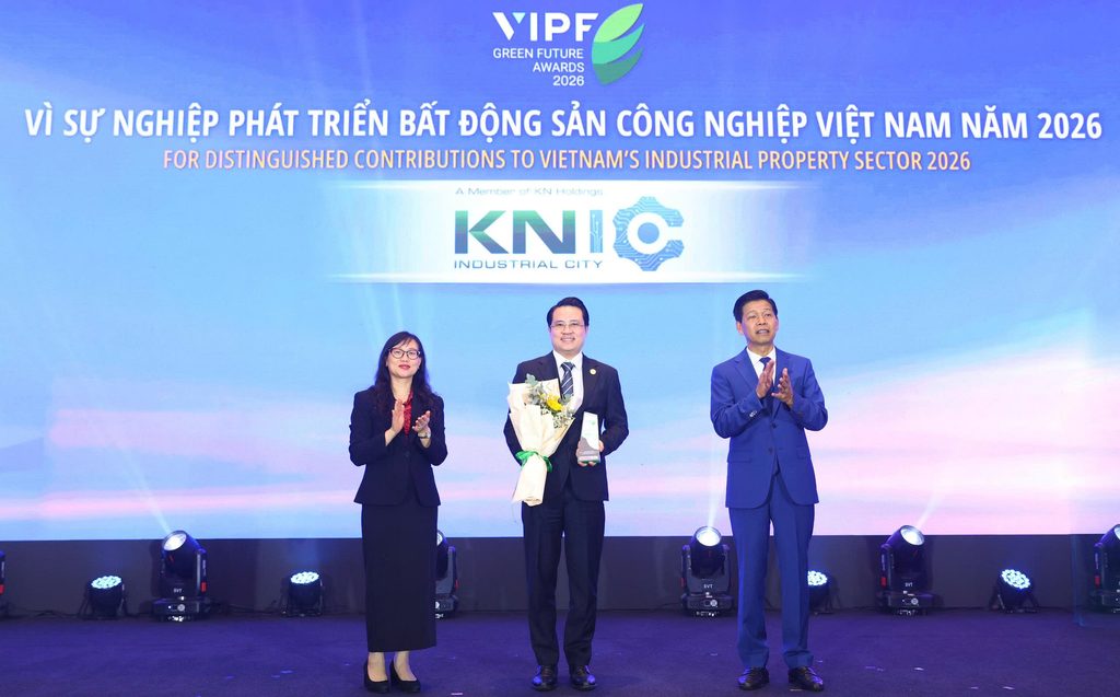 A Tuan Anh nhan cup vi tuong lai xanh